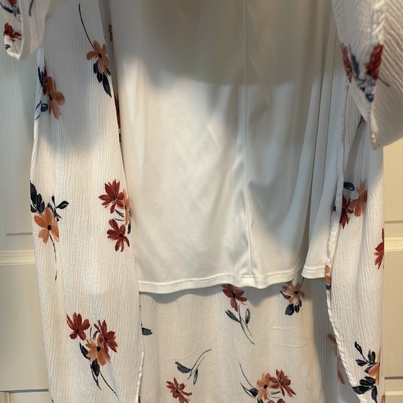 Torrid gauze material floral skirt size 2/2X - Picture 8 of 12